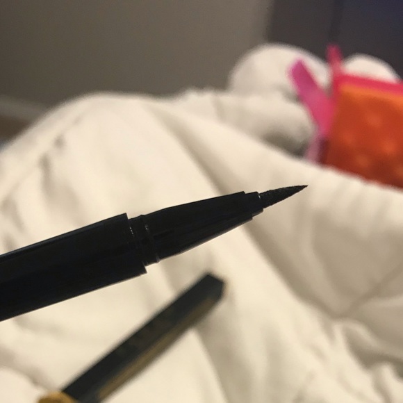 Farah 18 hr liquid eyeliner felt pin point tip marker style pen - Picture 5 of 5